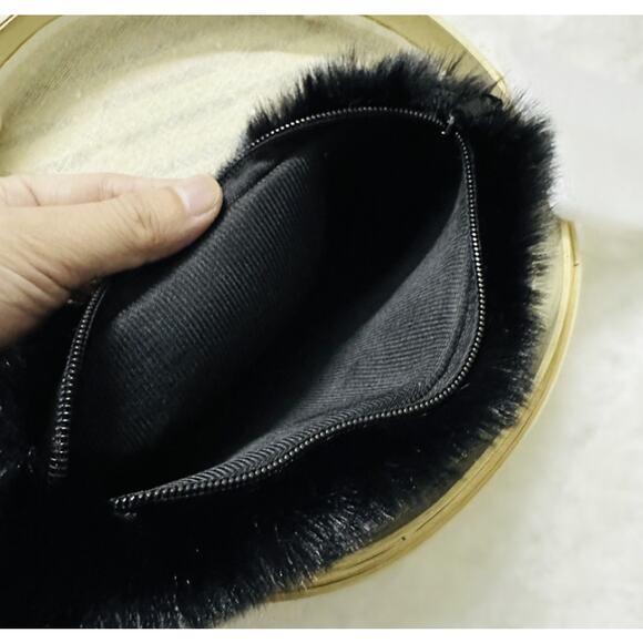 Soot Sprite Handheld Purse - Picture 6 of 6